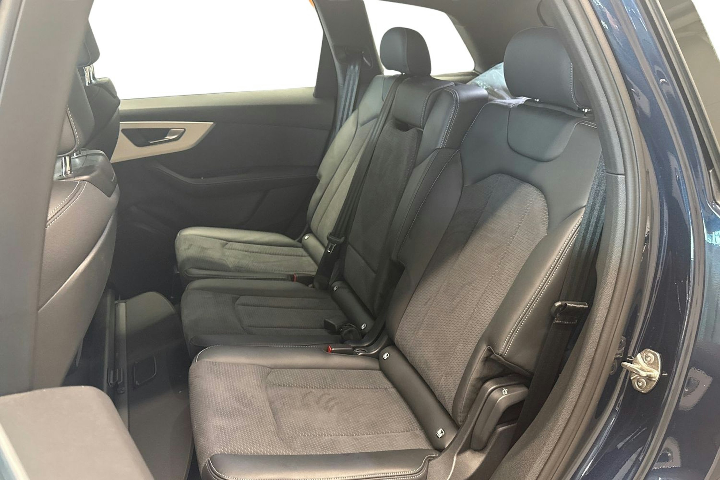 met. sininen Audi Q7 2024 kuva 10.