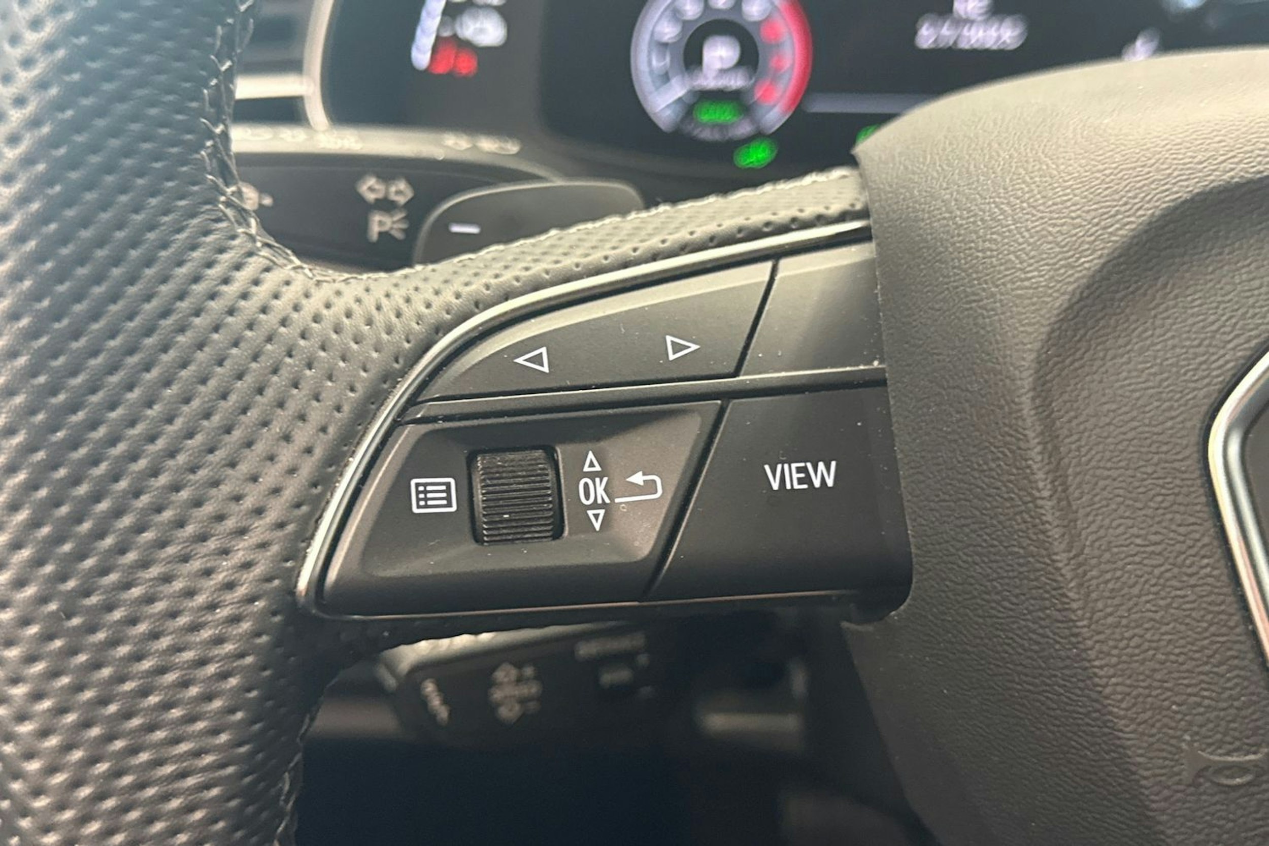 met. sininen Audi Q7 2024 kuva 15.