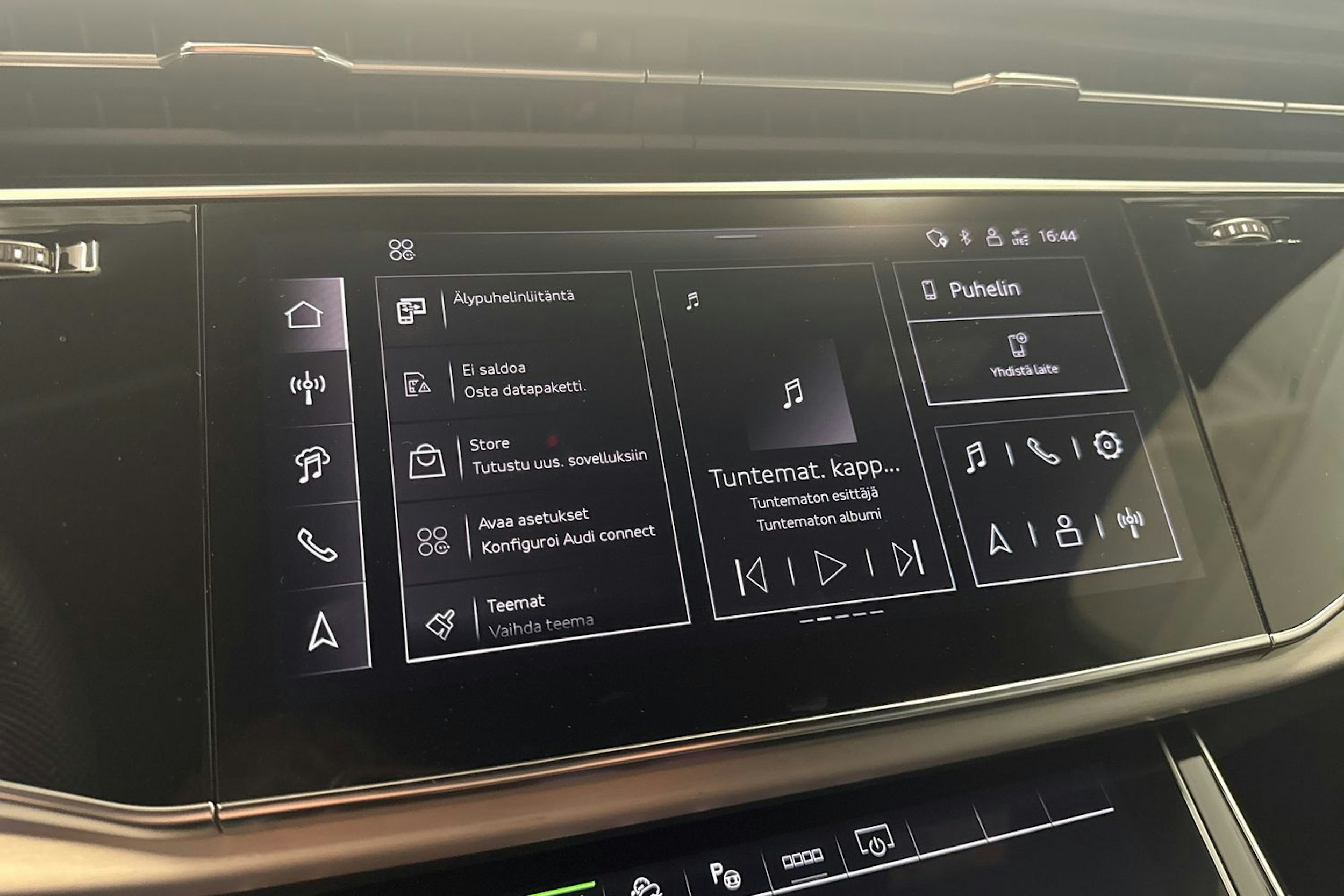 met. sininen Audi Q7 2024 kuva 22.
