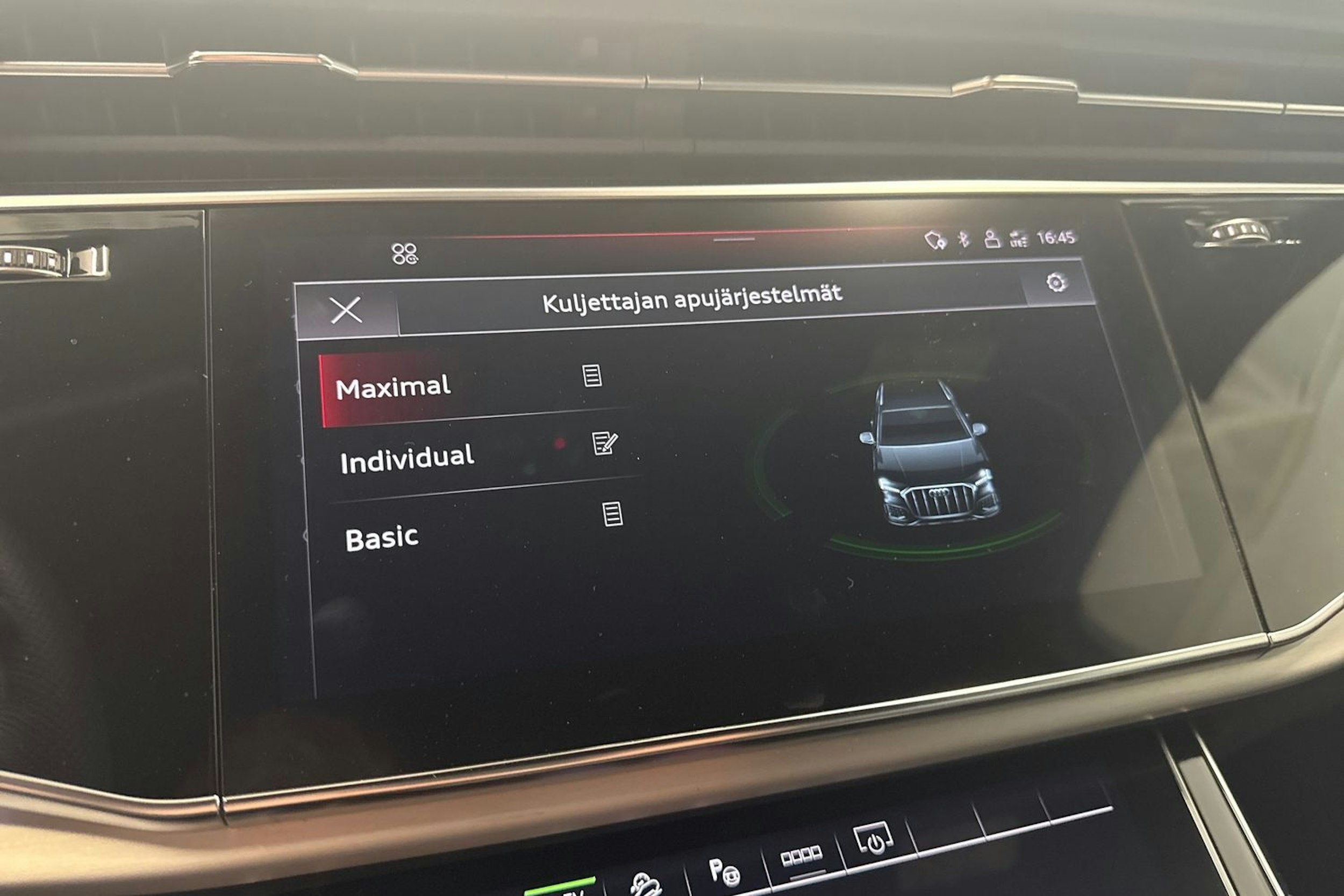 met. sininen Audi Q7 2024 kuva 25.