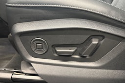 met. sininen Audi Q7 2024 kuva 28.
