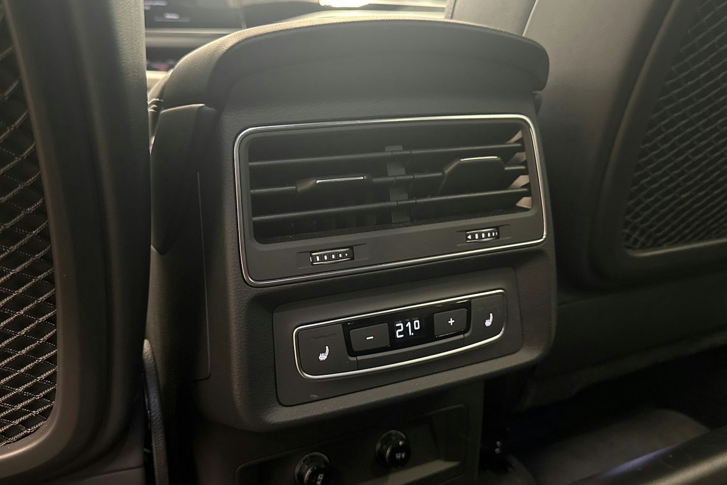 met. sininen Audi Q7 2024 kuva 29.