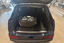 met. sininen Audi Q7 2024 kuva 30.