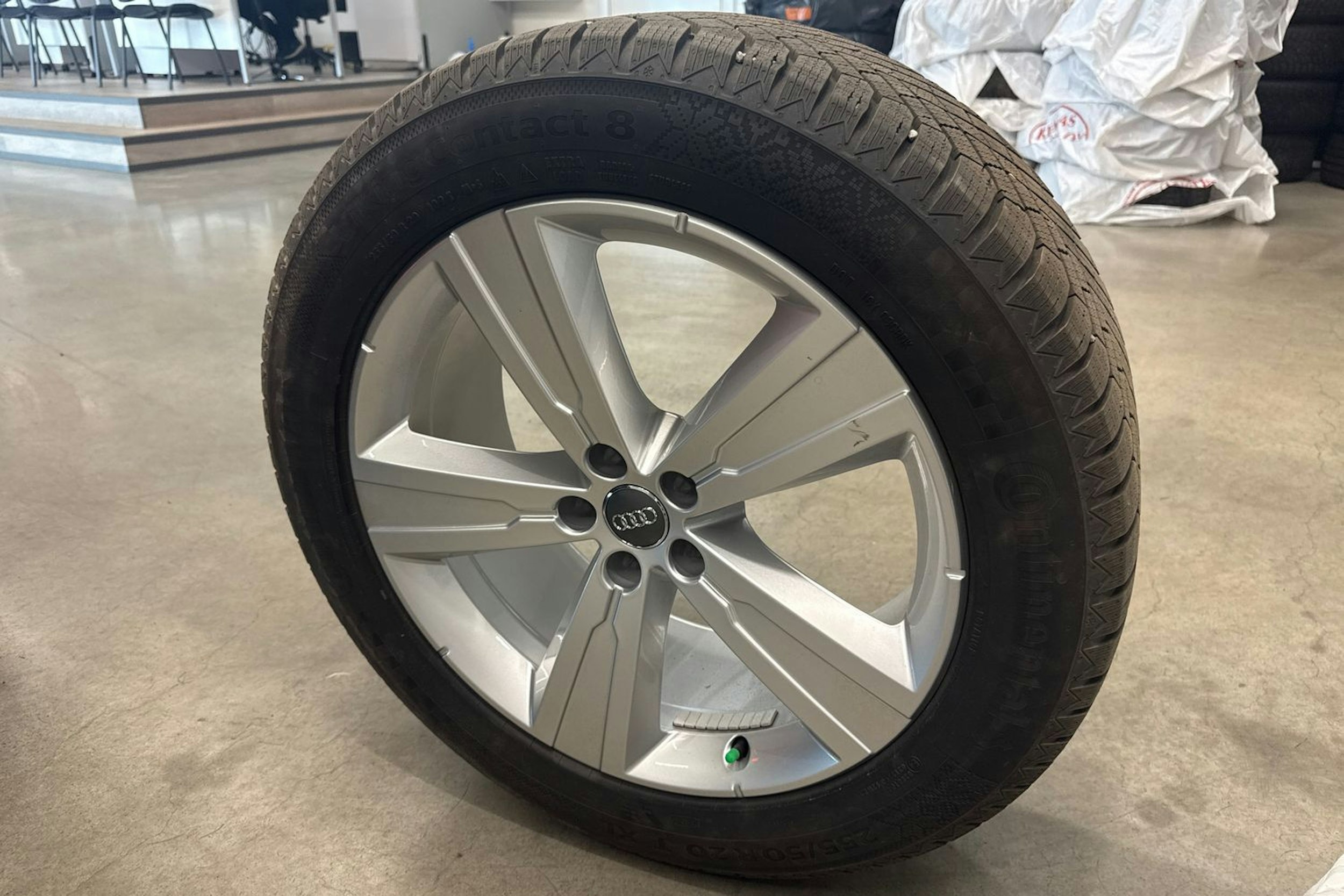 met. sininen Audi Q7 2024 kuva 33.