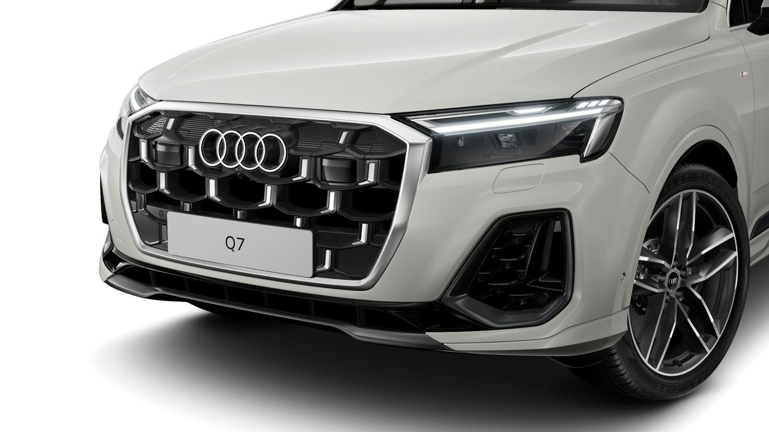 valkoinen Audi Q7 2025 kuva 6.