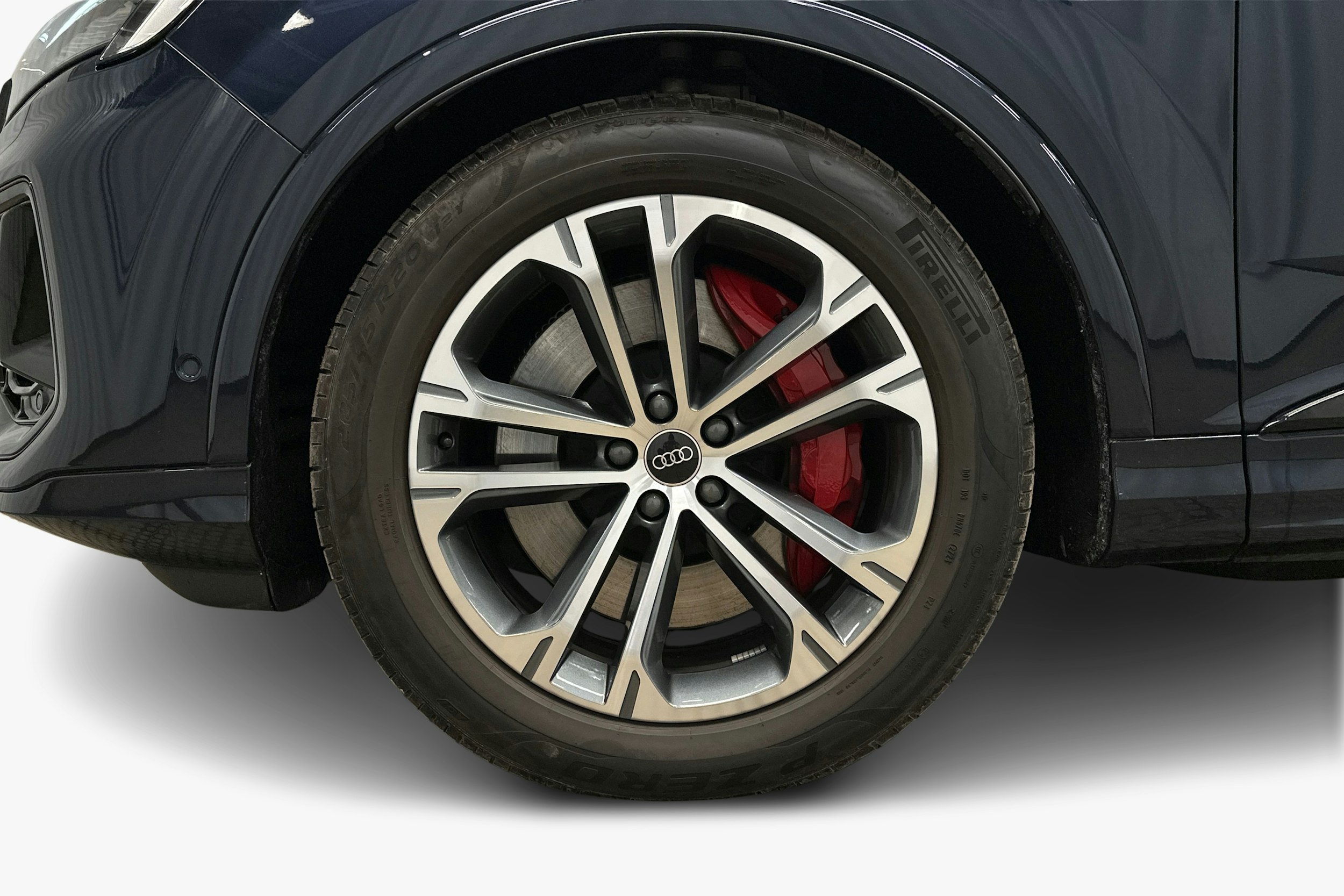 sininen Audi Q7 2025 kuva 11.