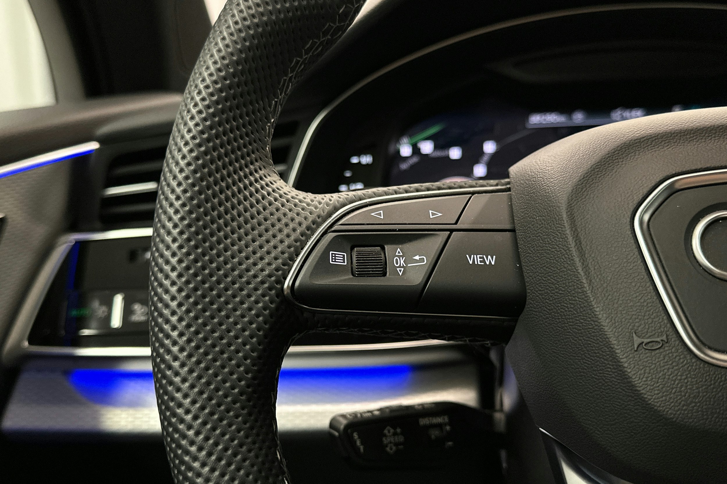 sininen Audi Q7 2025 kuva 13.