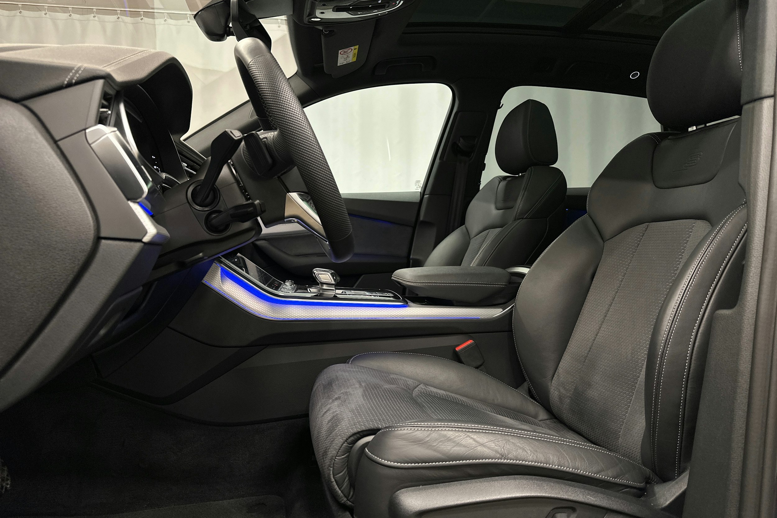 sininen Audi Q7 2025 kuva 26.