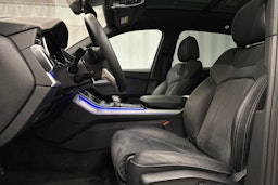 sininen Audi Q7 2025 kuva 26.