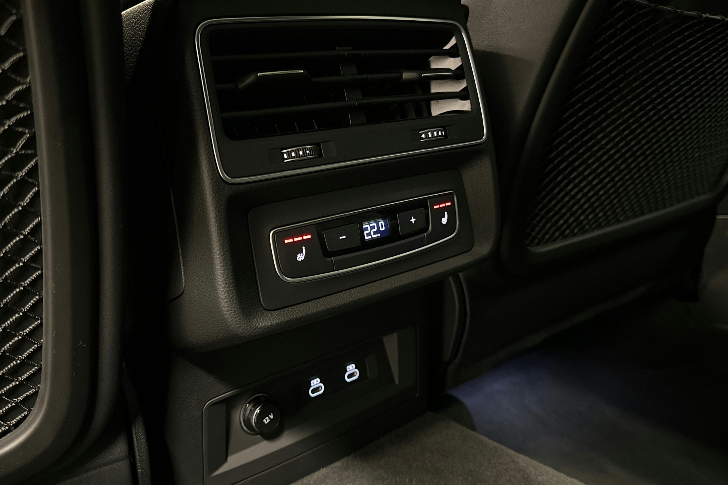 sininen Audi Q7 2025 kuva 30.