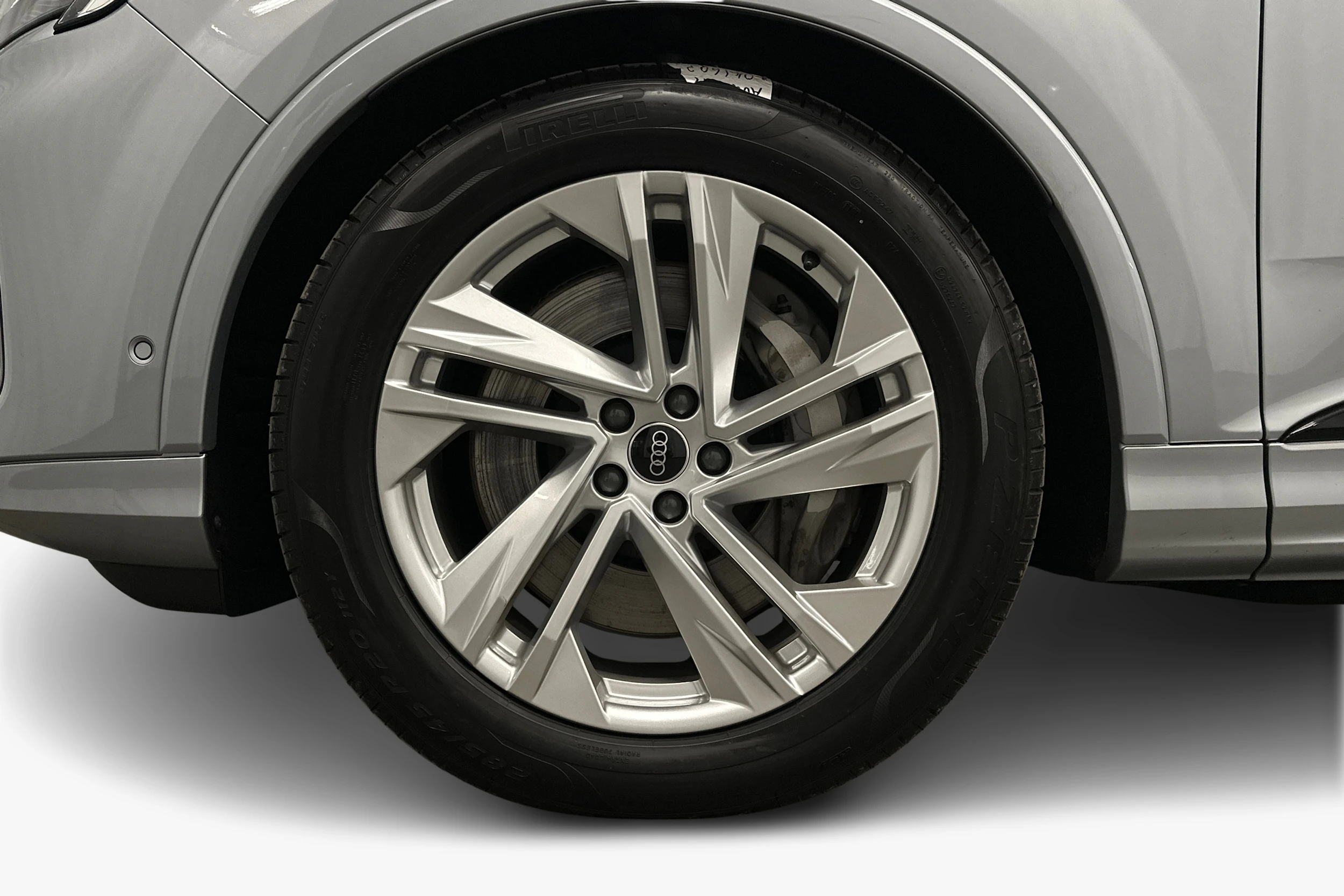 hopea Audi Q7 2025 kuva 9.