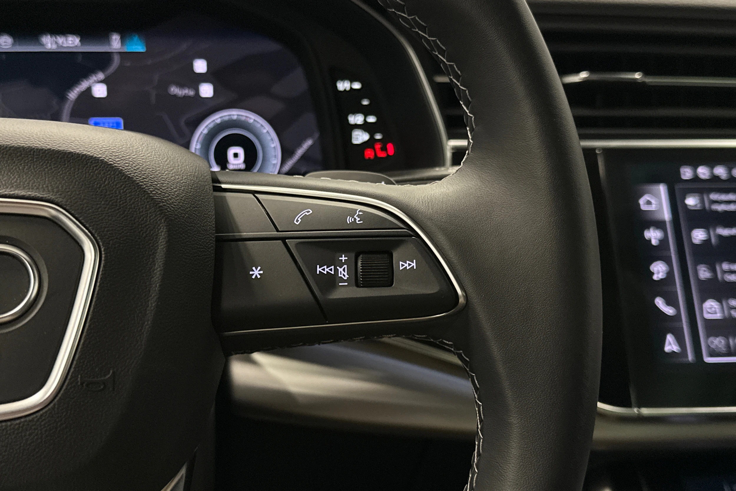 hopea Audi Q7 2025 kuva 12.