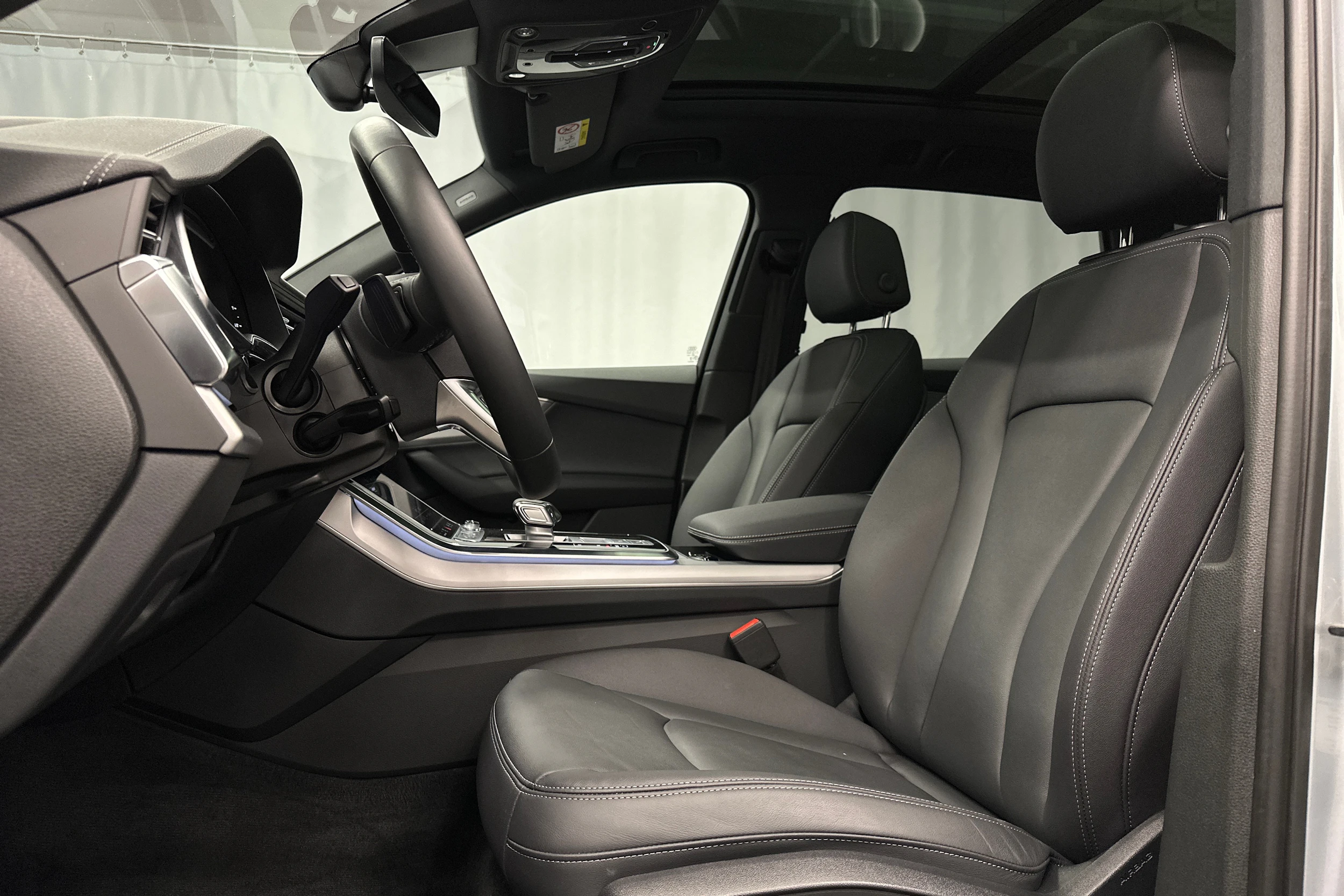 hopea Audi Q7 2025 kuva 24.