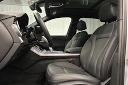 hopea Audi Q7 2025 kuva 24.