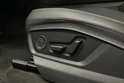 hopea Audi Q7 2025 kuva 25.