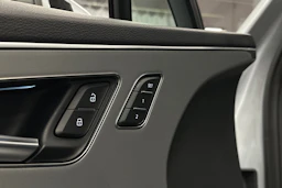 hopea Audi Q7 2025 kuva 26.