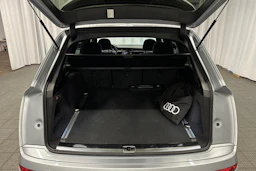 hopea Audi Q7 2025 kuva 28.