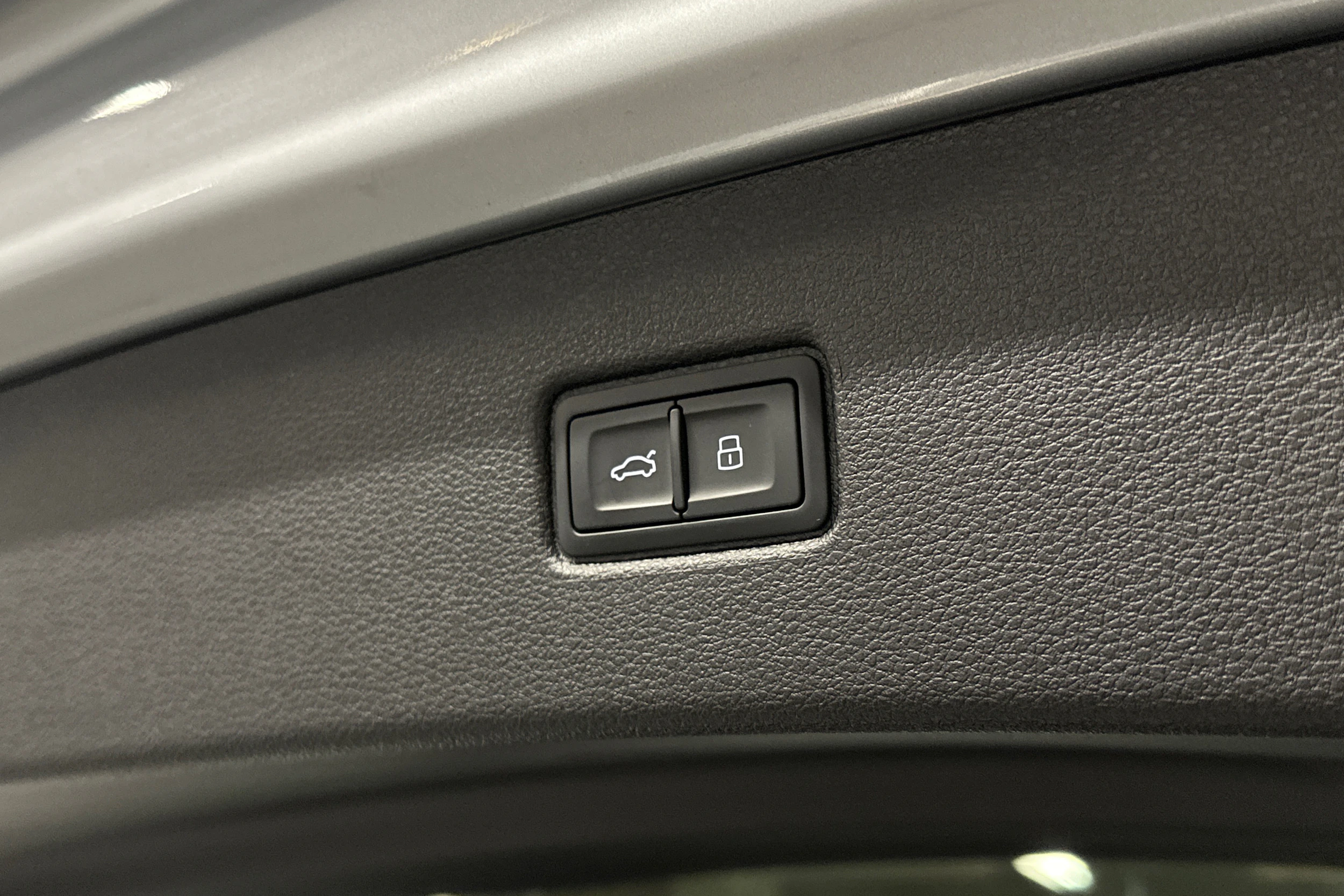 hopea Audi Q7 2025 kuva 29.