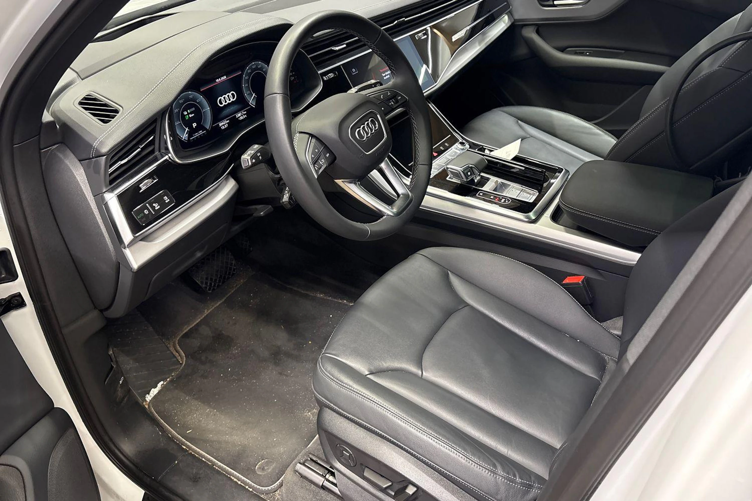 valkoinen Audi Q7 2025 kuva 3.