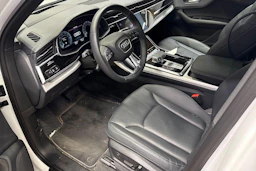 valkoinen Audi Q7 2025 kuva 3.
