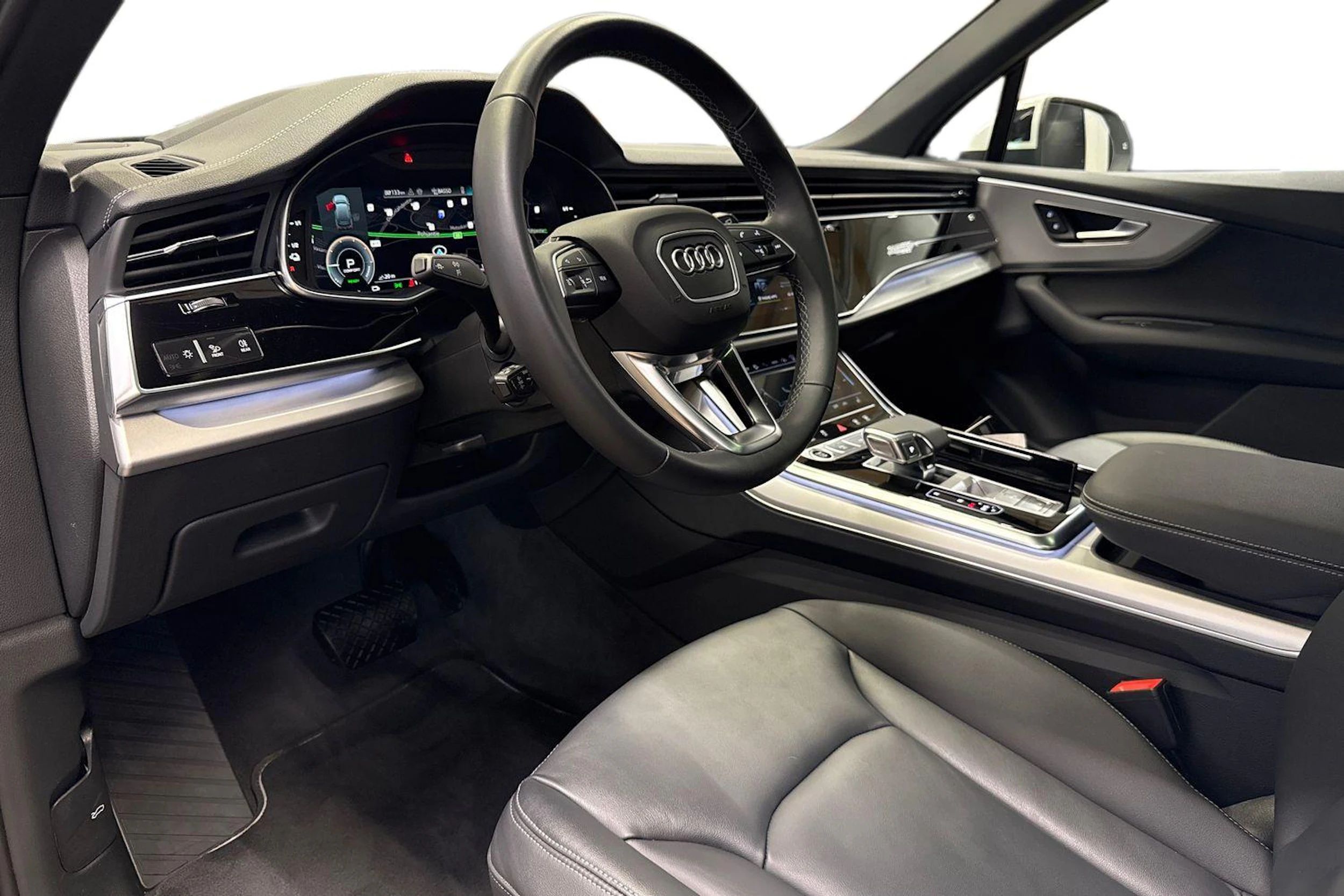 valkoinen Audi Q7 2025 kuva 6.