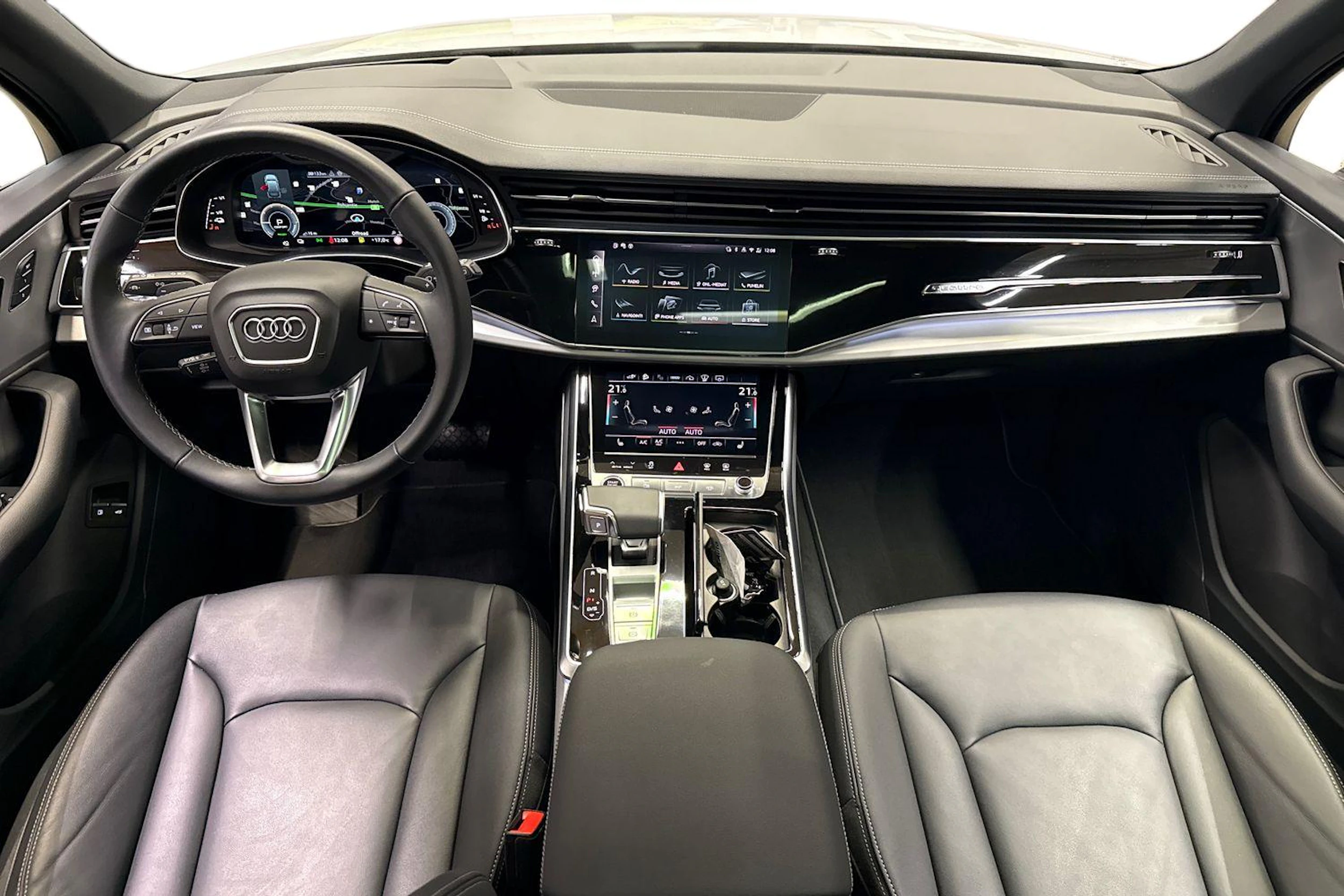 valkoinen Audi Q7 2025 kuva 7.