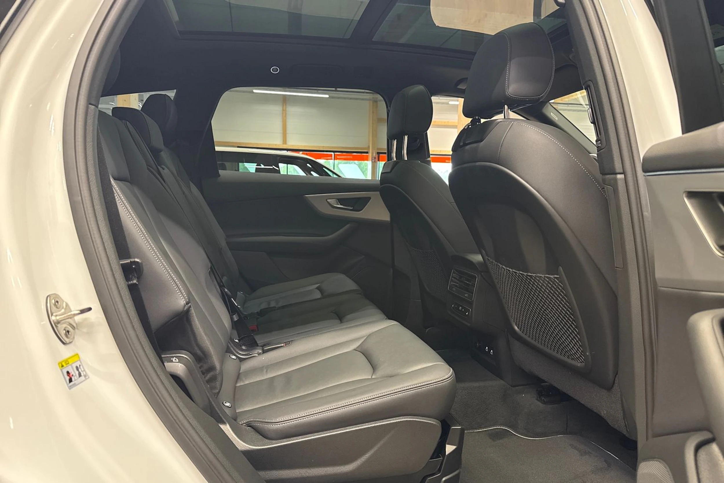 valkoinen Audi Q7 2025 kuva 12.