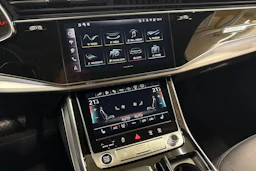 valkoinen Audi Q7 2025 kuva 15.