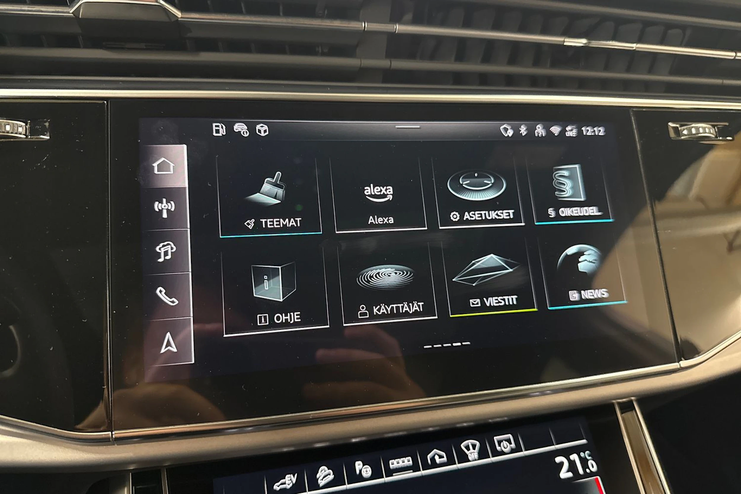 valkoinen Audi Q7 2025 kuva 19.