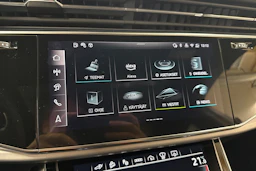 valkoinen Audi Q7 2025 kuva 19.