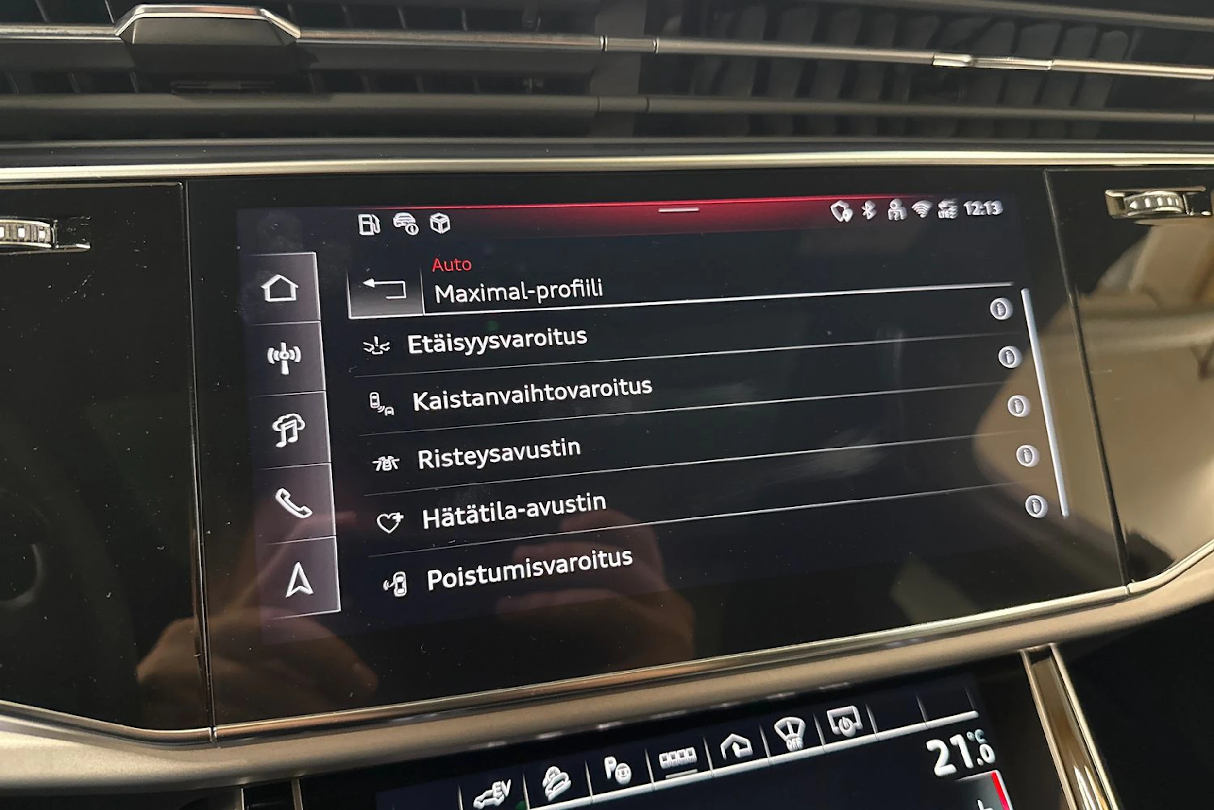 valkoinen Audi Q7 2025 kuva 21.