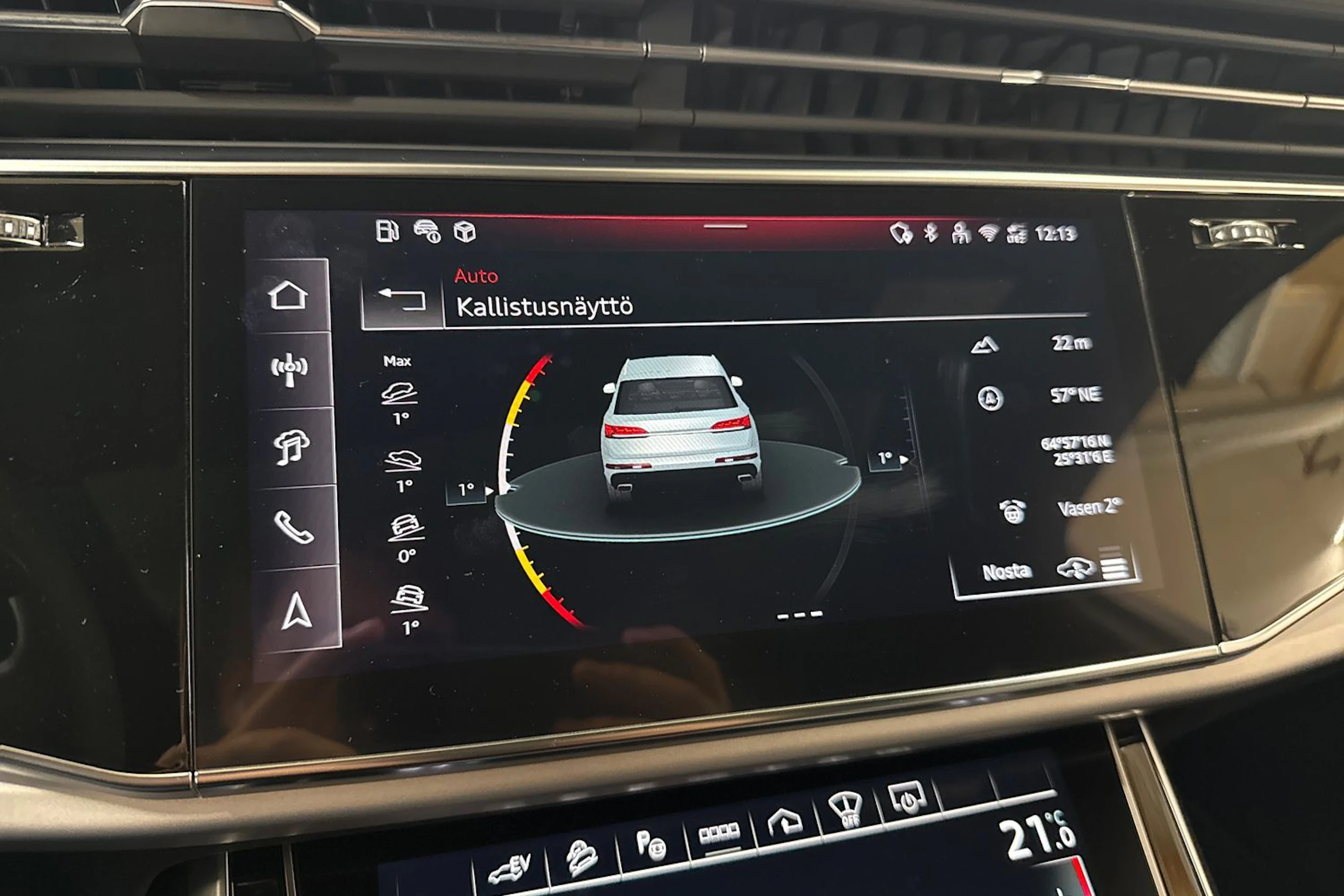 valkoinen Audi Q7 2025 kuva 22.