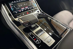 valkoinen Audi Q7 2025 kuva 23.