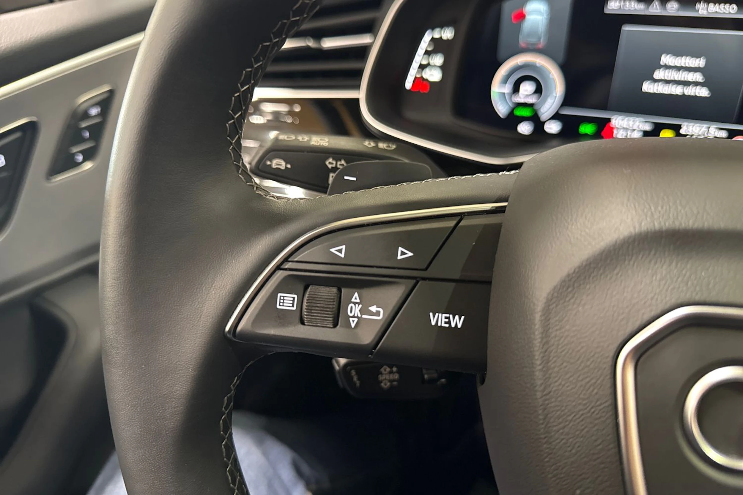 valkoinen Audi Q7 2025 kuva 24.