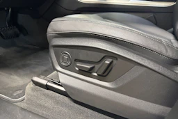 valkoinen Audi Q7 2025 kuva 28.