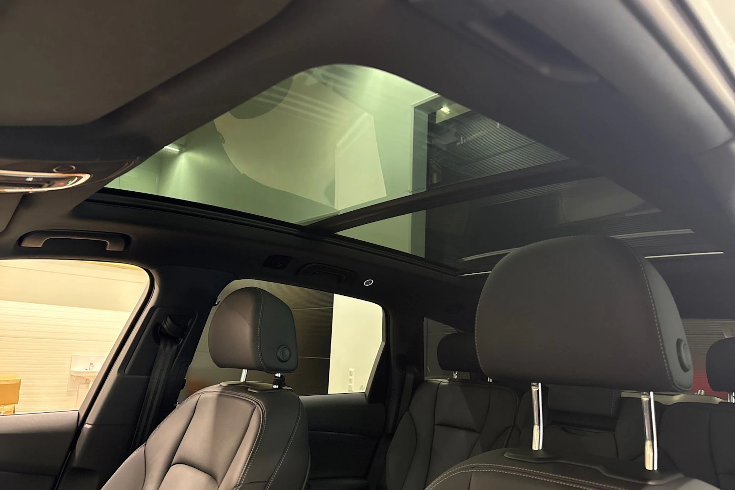 valkoinen Audi Q7 2025 kuva 31.