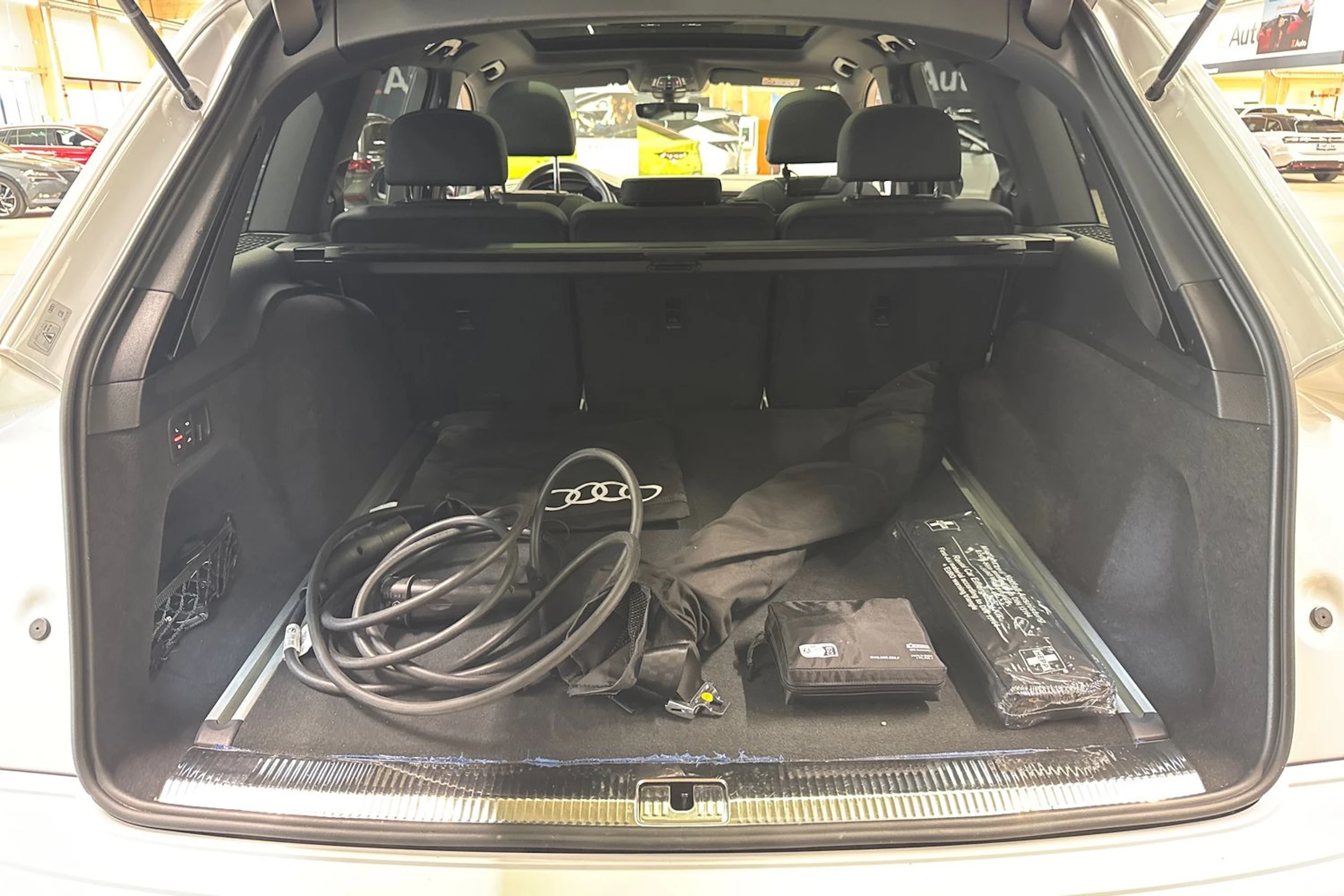 valkoinen Audi Q7 2025 kuva 32.