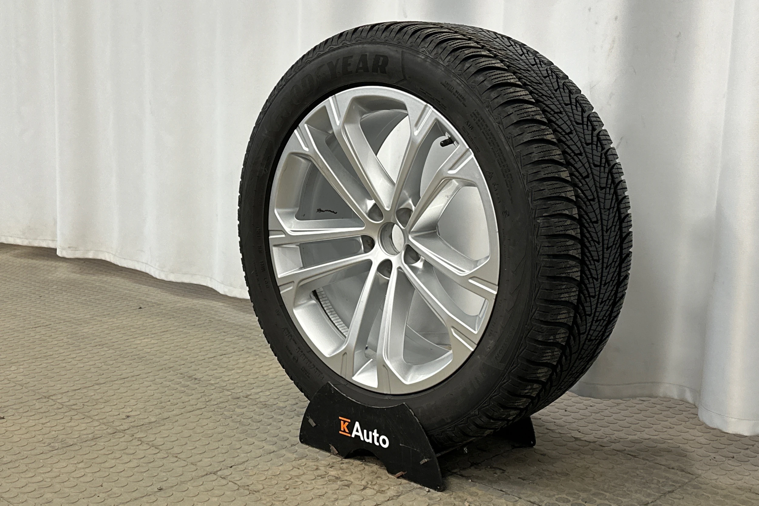 sininen Audi Q7 2025 kuva 10.