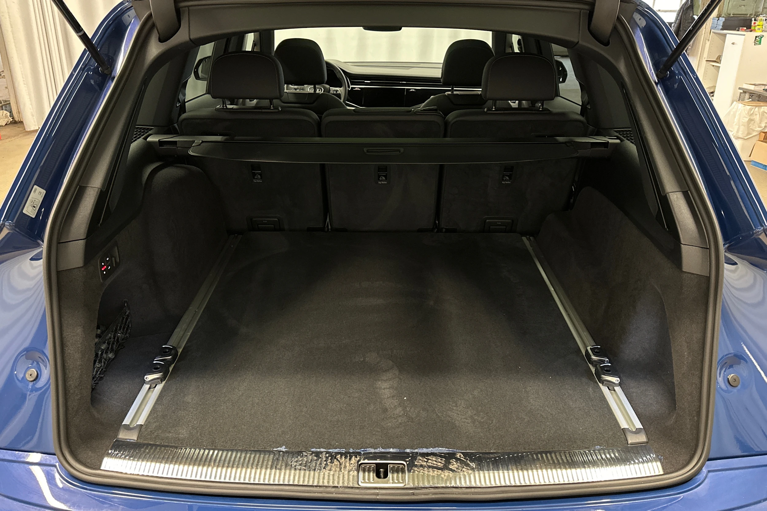 sininen Audi Q7 2025 kuva 11.