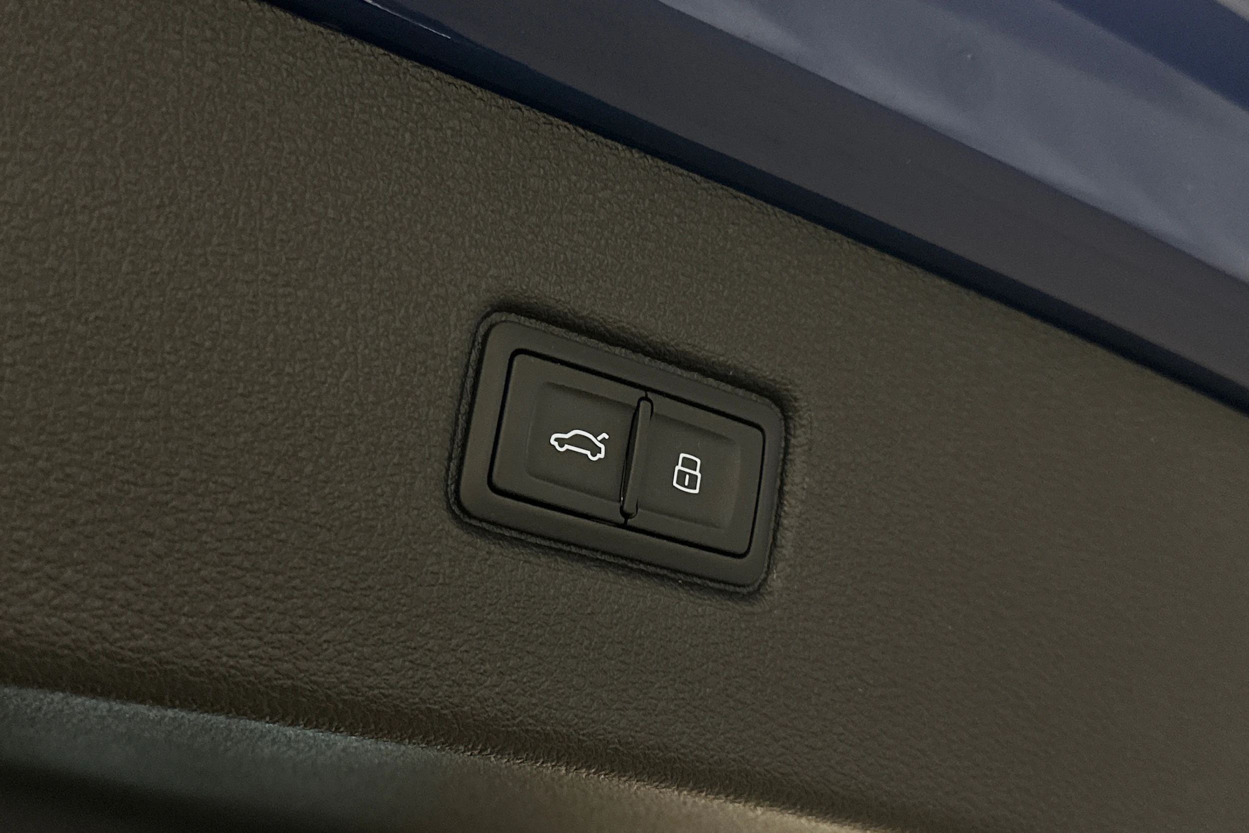 sininen Audi Q7 2025 kuva 12.