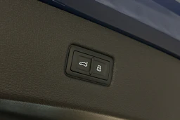 sininen Audi Q7 2025 kuva 12.