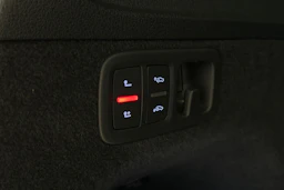 sininen Audi Q7 2025 kuva 13.