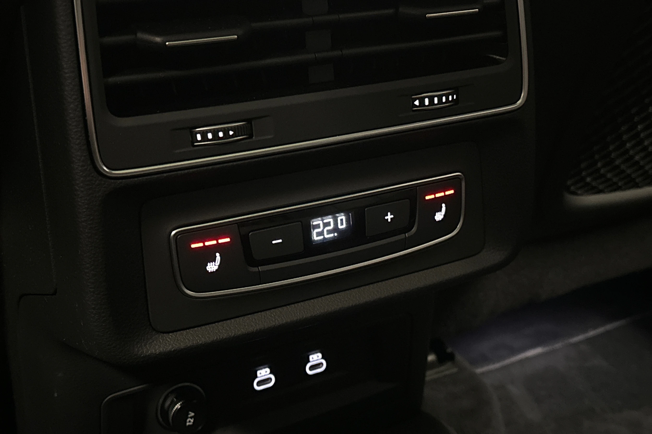 sininen Audi Q7 2025 kuva 14.