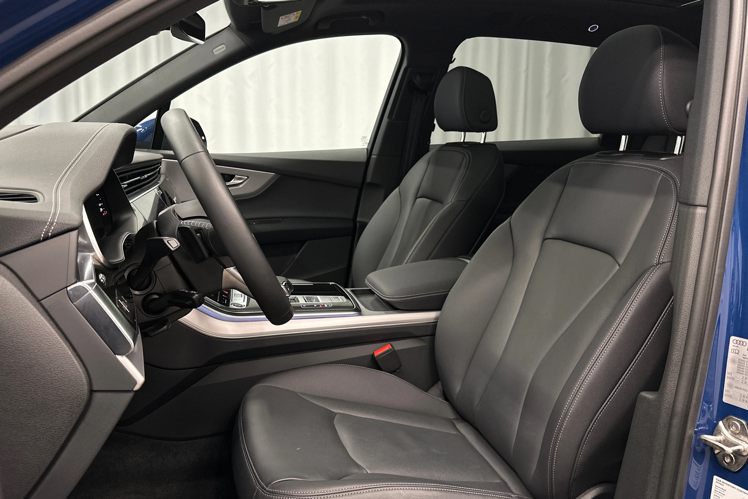 sininen Audi Q7 2025 kuva 15.