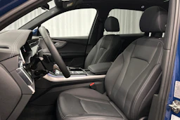 sininen Audi Q7 2025 kuva 15.