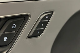 sininen Audi Q7 2025 kuva 17.