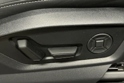 sininen Audi Q7 2025 kuva 18.