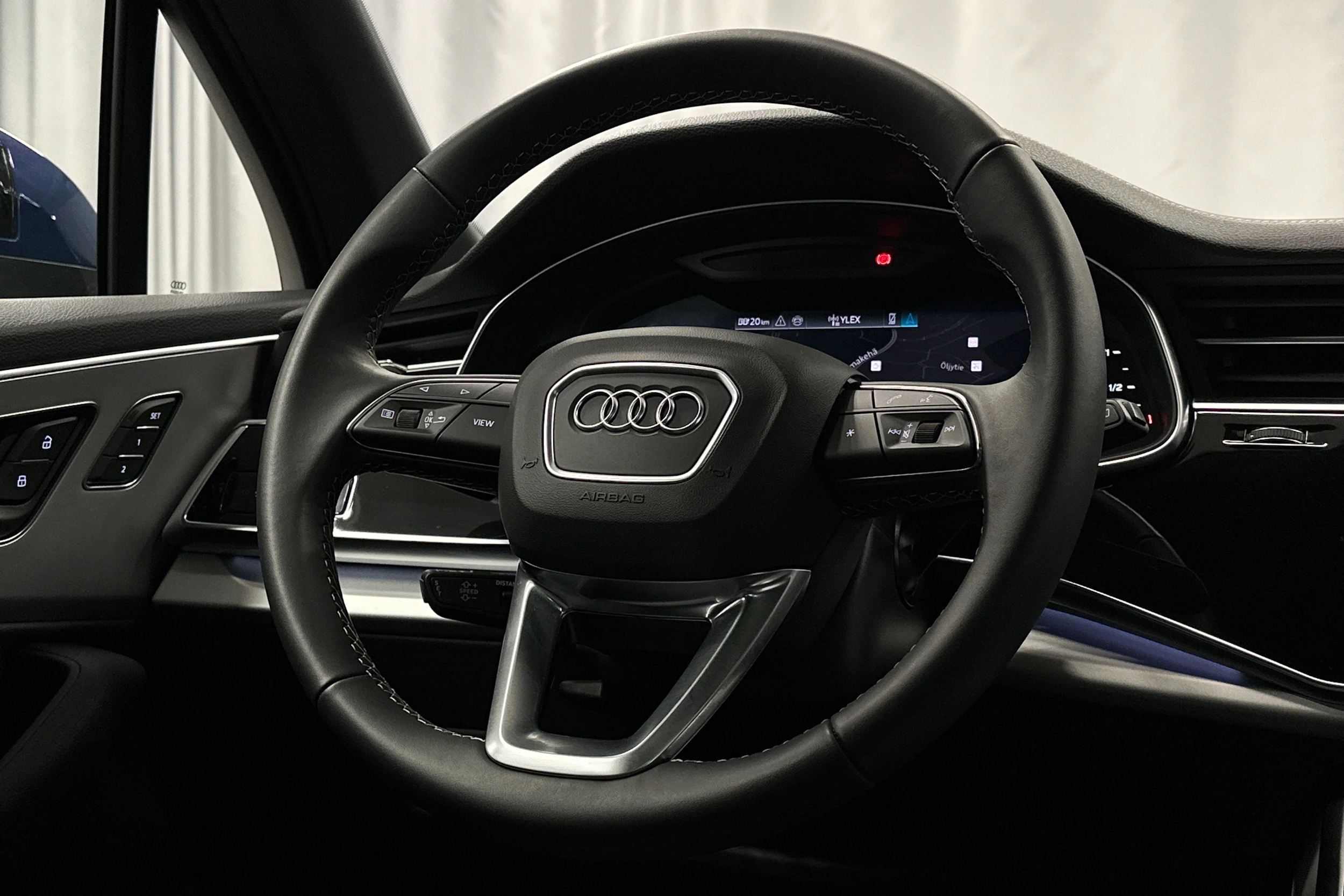 sininen Audi Q7 2025 kuva 19.