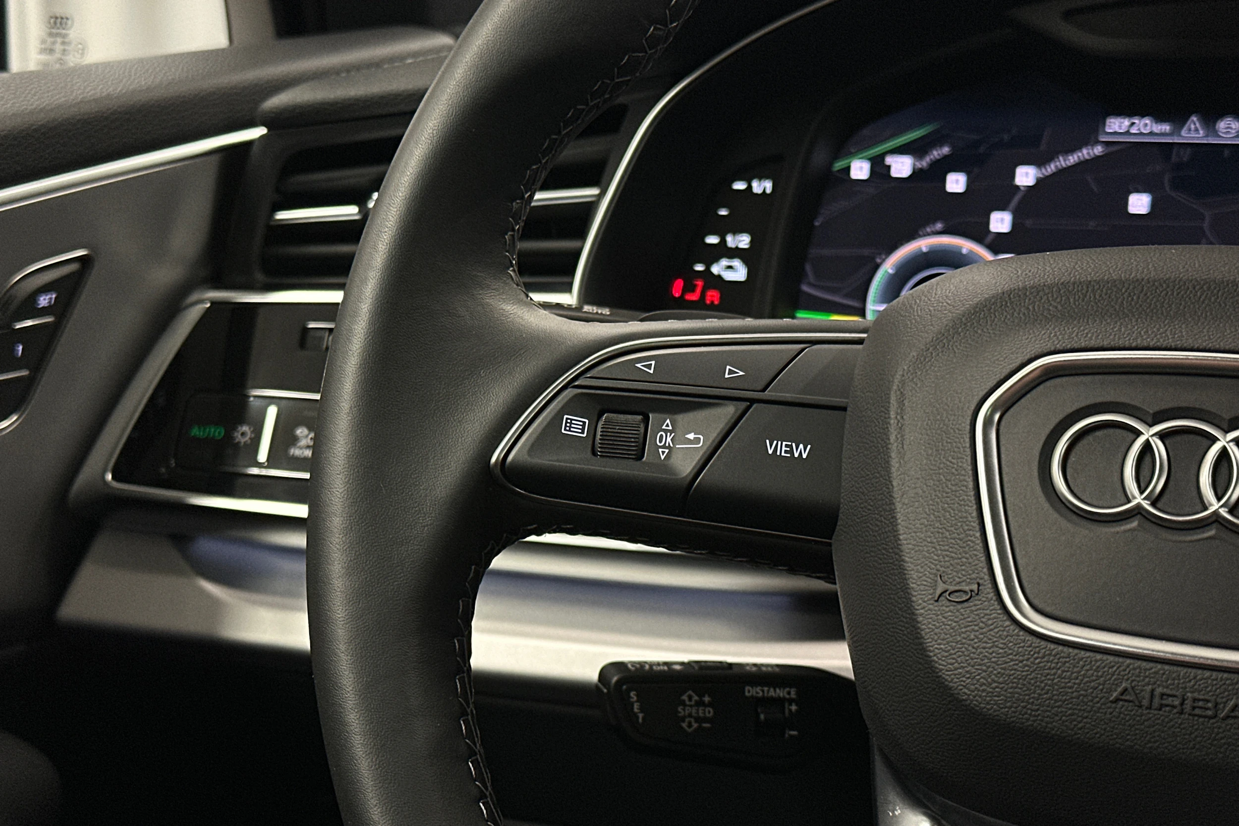 sininen Audi Q7 2025 kuva 20.