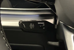 sininen Audi Q7 2025 kuva 22.